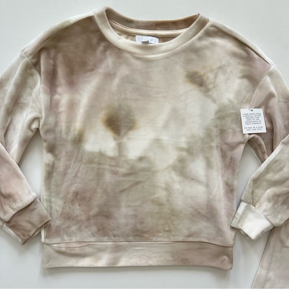 btween Cream and Tan Velour 2 piece Sweatsuit Size 7 Girls - Picture 2 of 14